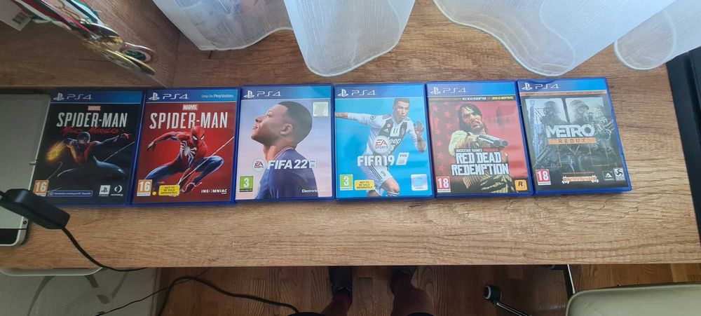 Playstation 4 с 17 игри към него