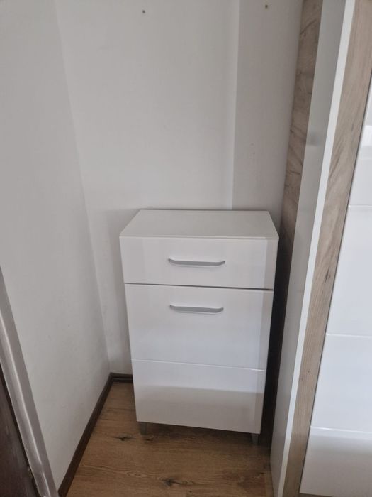 Închiriez apartament