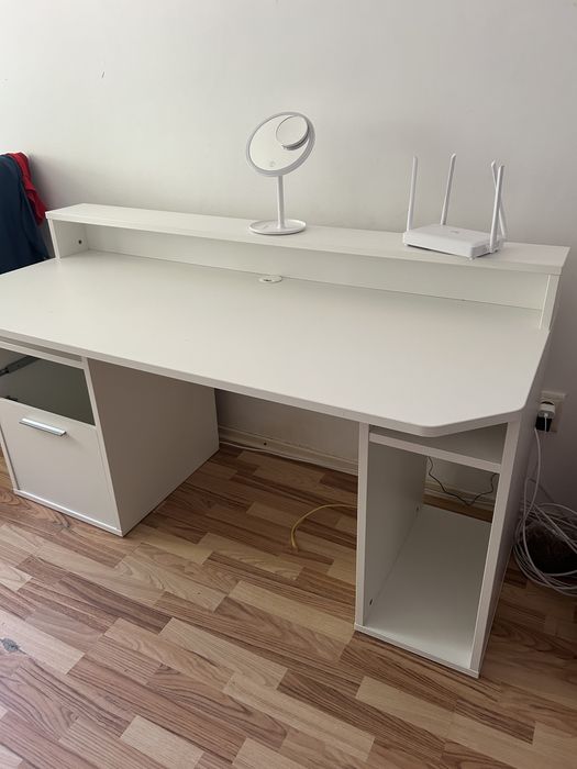 Birou gaming alb cu banda led