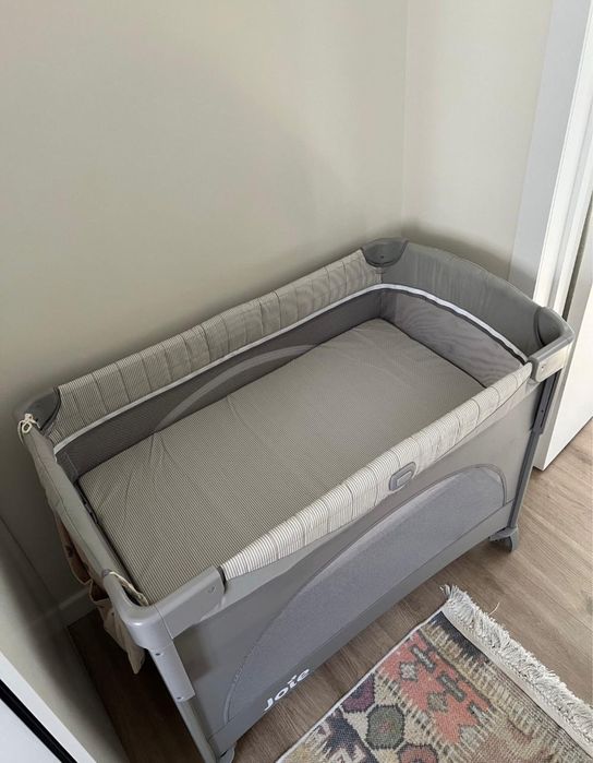 Продам Joie манеж-кровать