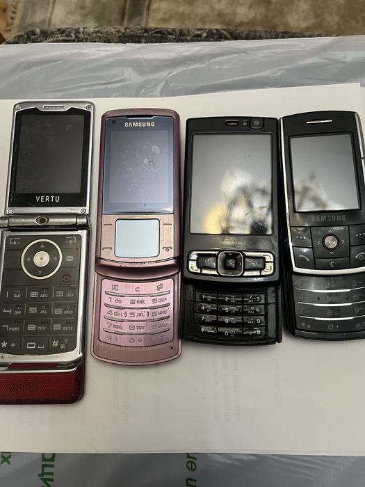 набор сотовых телефонов