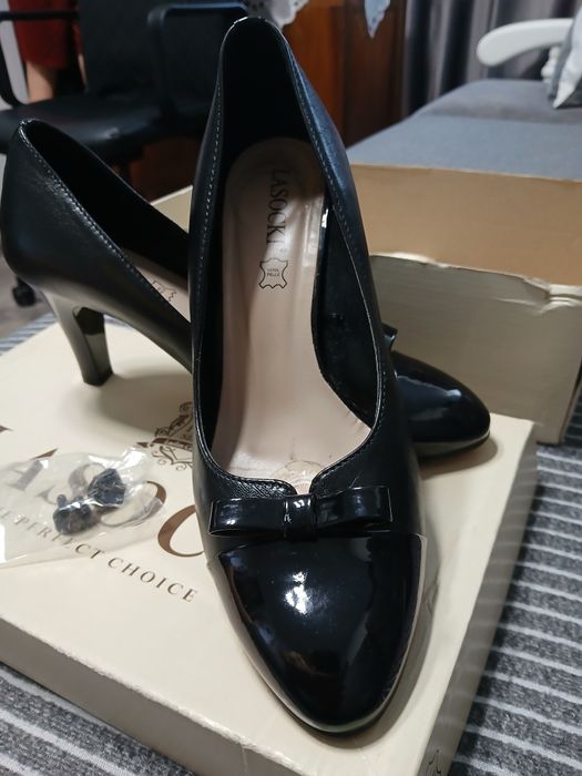 Pantofi piele, eleganti purtati o singura data, sunt comozi masura 38,