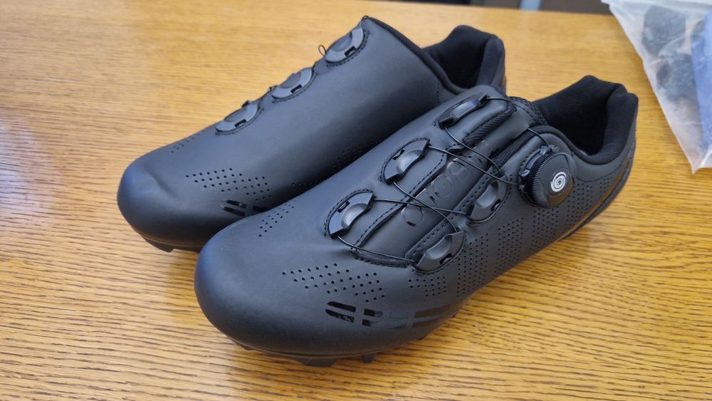 Велосипедные туфли Tabolo новые, чёрные.