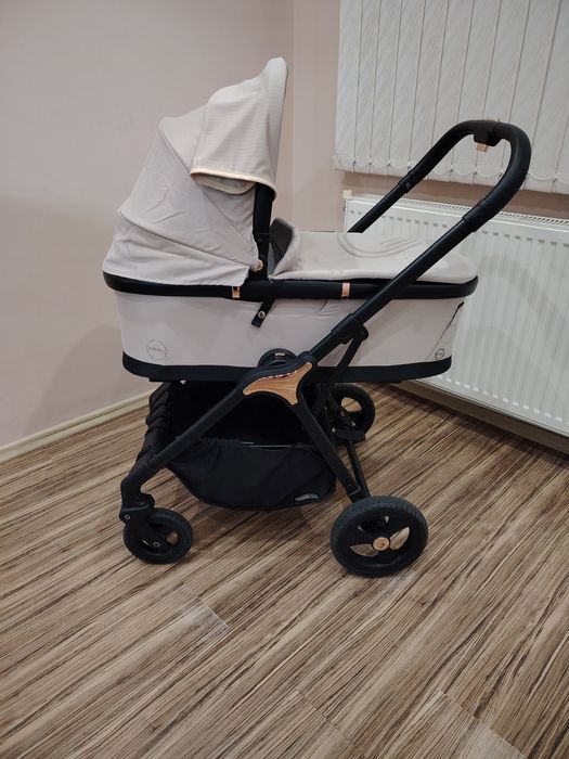 Бебешка количка Chipolino Infinity.