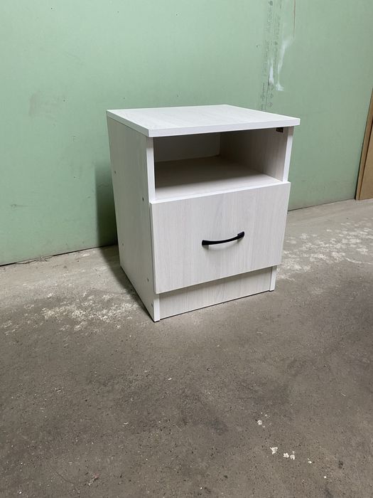 Трюмо тумбочки столы письменные