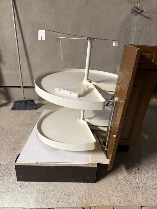 Dulap pe colt rotativ