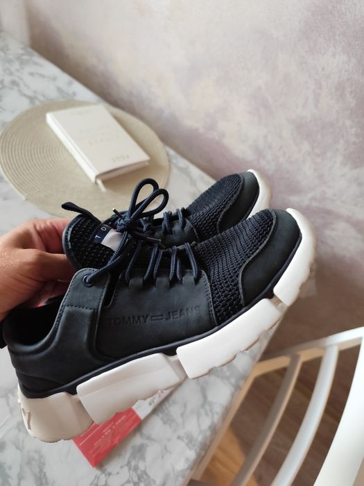 Vând adidași Tommy Hilfiger Nr.42