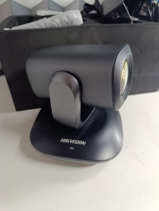 Camera profesionala de video chat  hikvision cu telecomanda ptz zoom optic  model ds u102.
