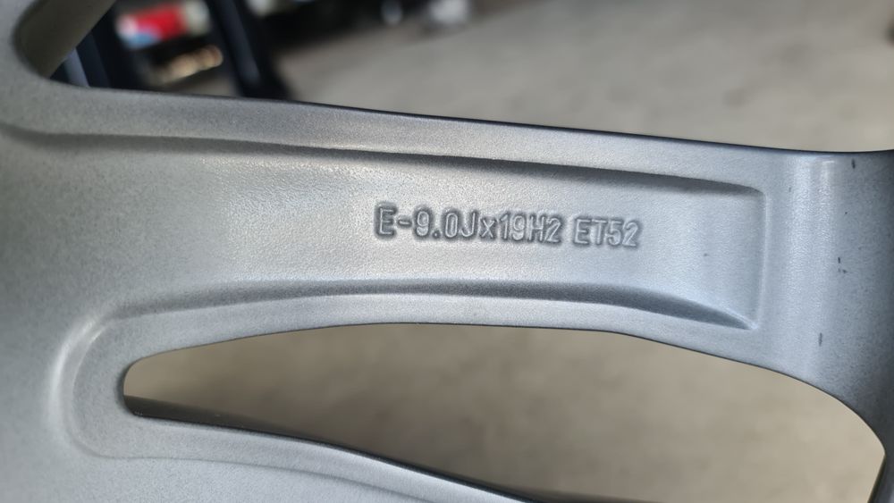 Janta aliaj audi TT RS pe 19 E-9.0Jx19H2 ET52 cod 8S0601025R Titan