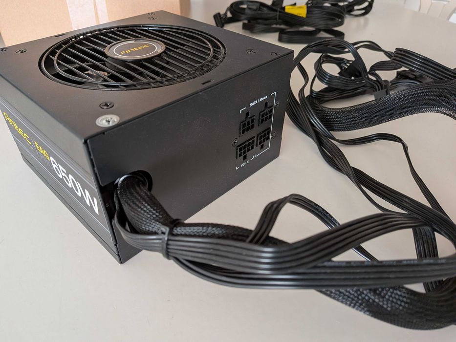 Sursă Antec EA650G Pro 650W 80+ Gold - defectă