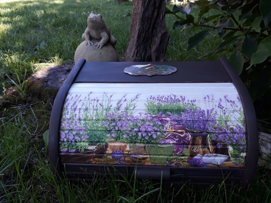 Cutie de pâine din lemn ,decorată  handmade