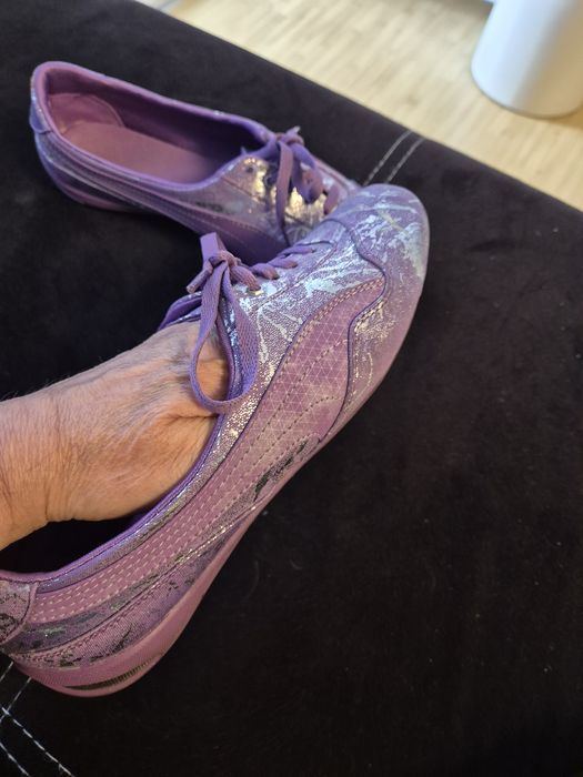 Продавач маратонки Puma