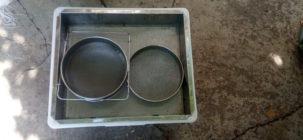 Stupi/Centrifuga apicola/ strecurătoare apicola/ bidoane miere sau lap