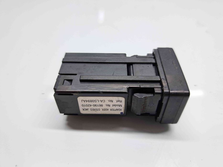 Conector auxiliar USB Toyota Rav 4 III (ACA3, ACE, ALA3, GSA3, ZSA3) [