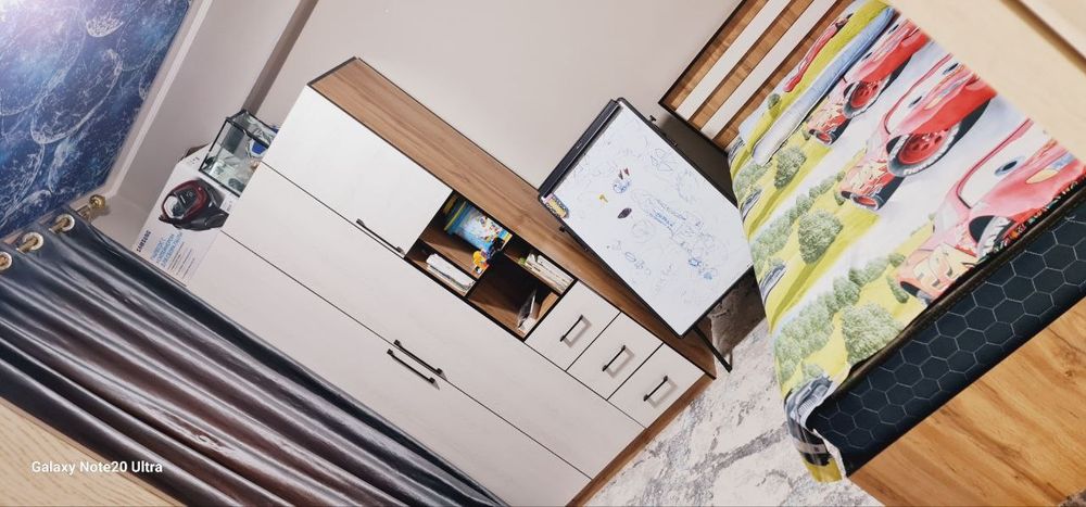 Xon Saroy domdan 4 xonali uy sotiladi.