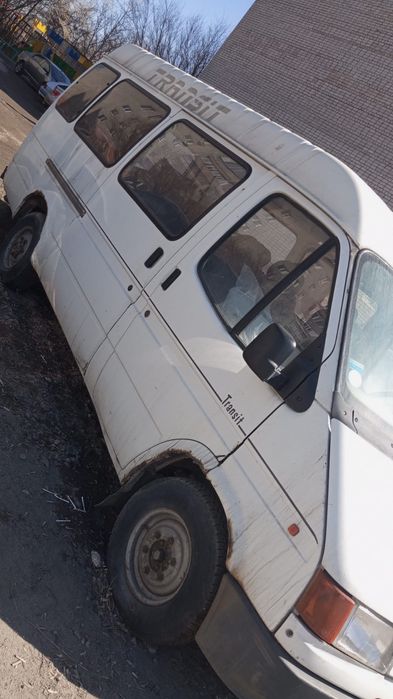 Автомобиль Форд Транзит