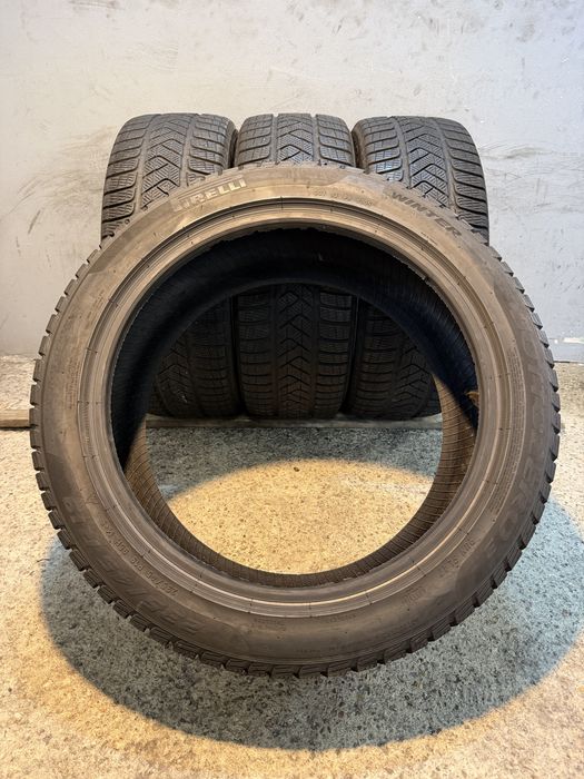 Гуми 235/45/19 PIRELLI Sottozero Winter RUN FLAT