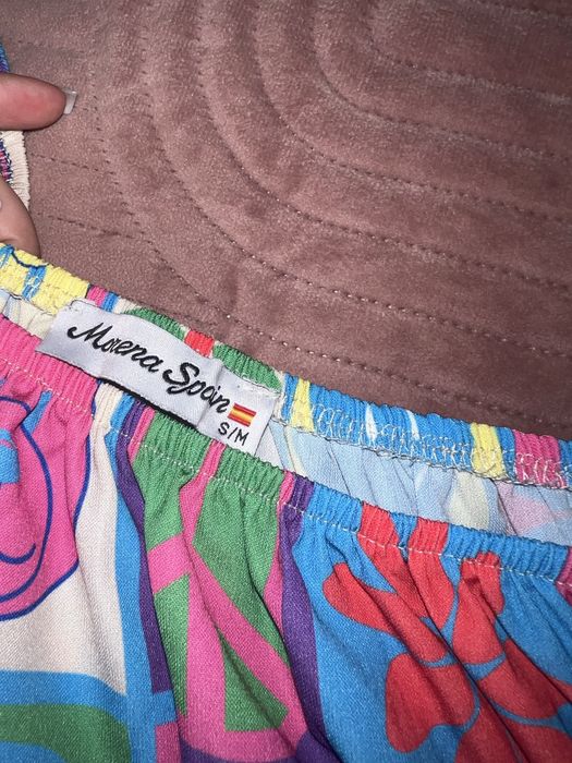 Compleu top si pantaloni cu taietura pe picior