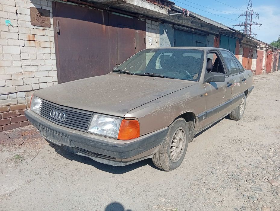 В разборе Audi 100 C3