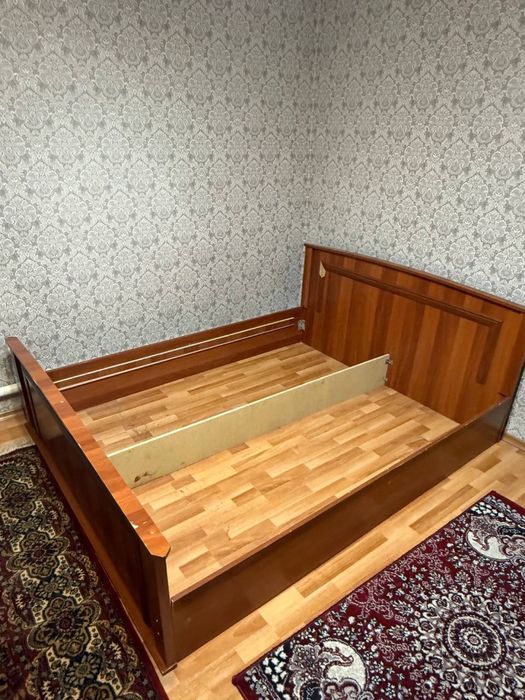 Кровать в хоршом состояние