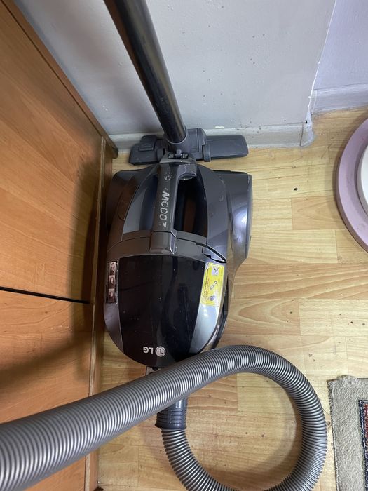 Продам обычный пылесос LG