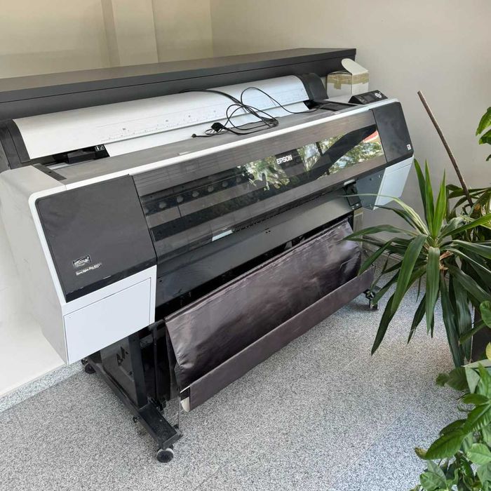Продавам Epson Stylus Pro 9900 – професионален широкоформатен принтер