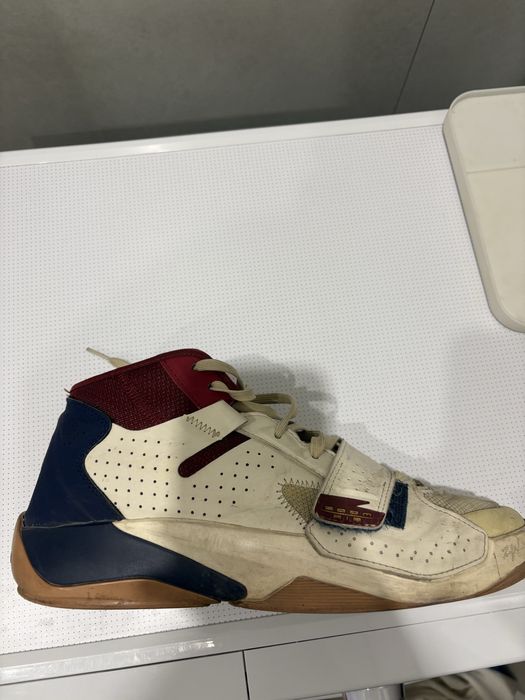 Продам кроссовки