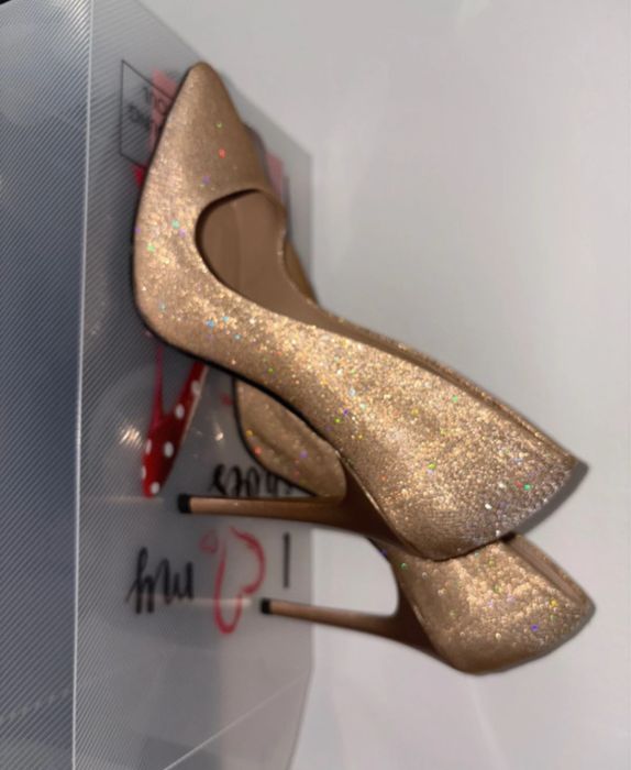 Pantofi stiletto superbi