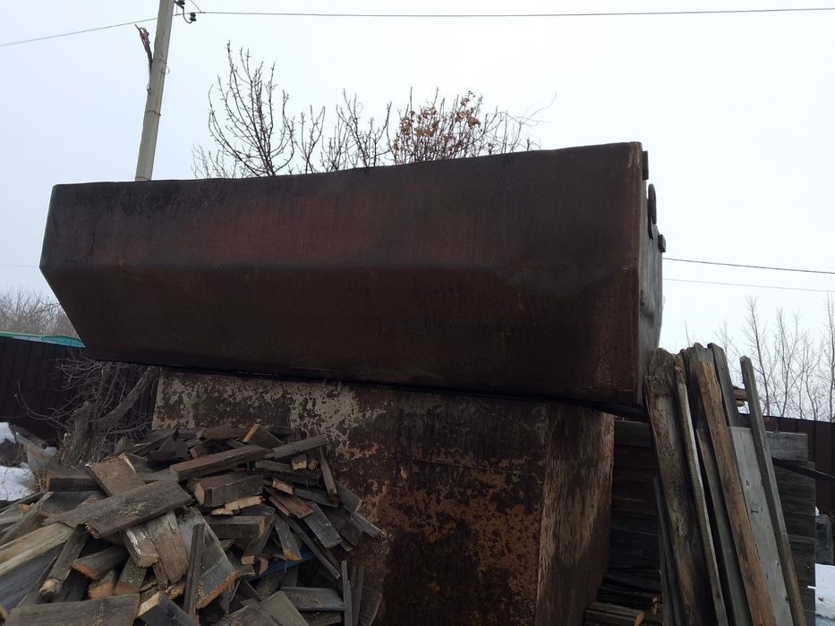 Продам баки и тепличный карказ