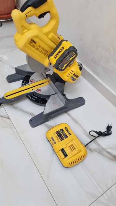 Circular Dewalt pe acumulator