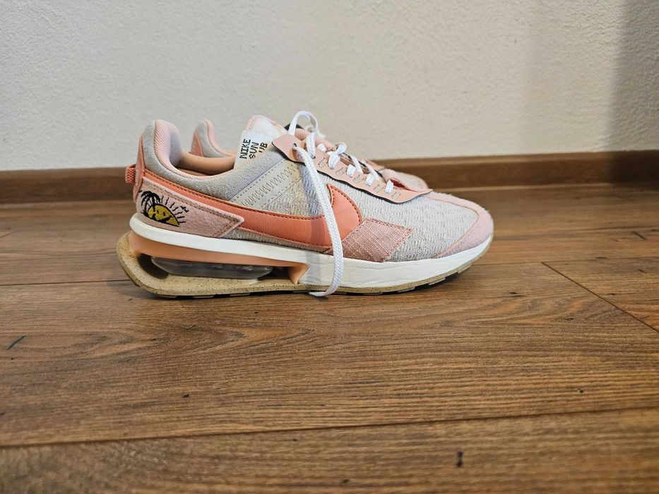 Розови маратонки на nike.