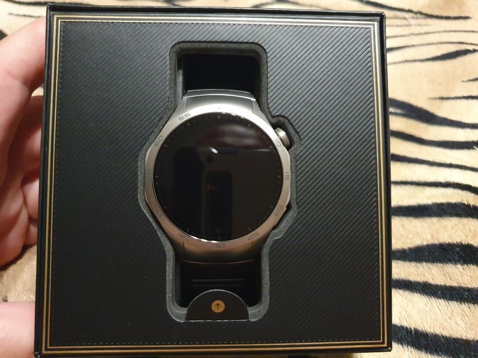 Смарт часовник GT4