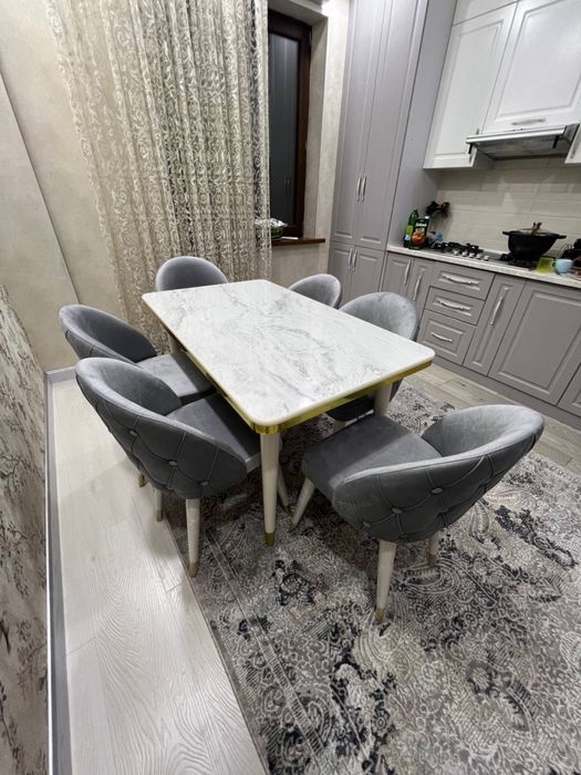 Oshxona uchun stol stullar.  4/1