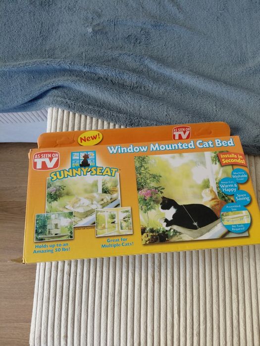 Котешко легло за прозорец