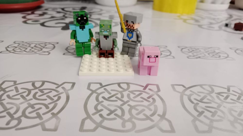 Продам лего смотрите в описание