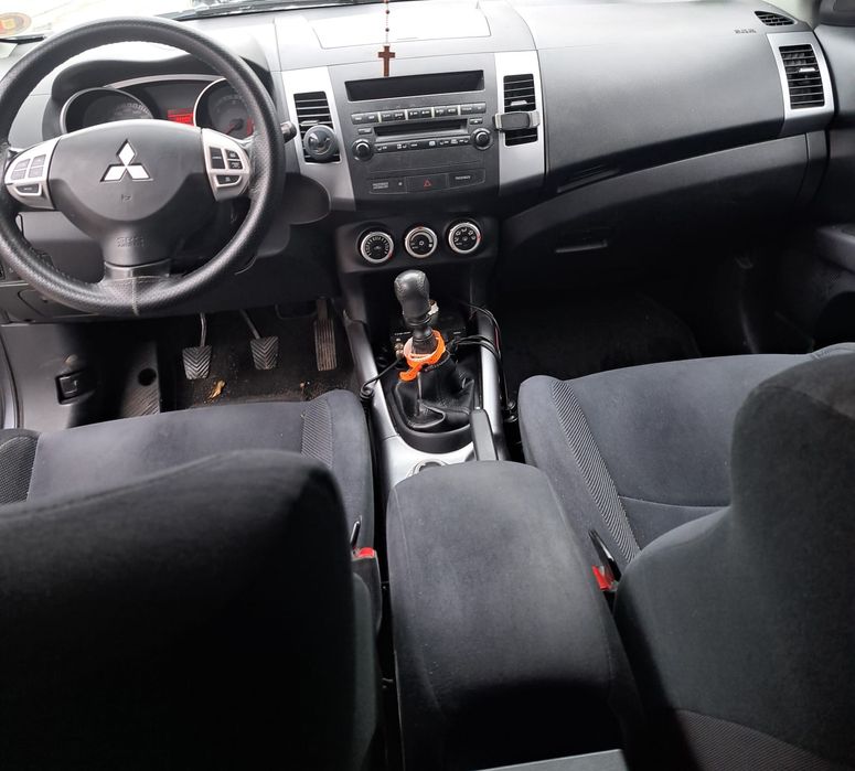 Mitsubishi Outlander 2.0 TDI-140 CP 4x4 decuplabil la buton