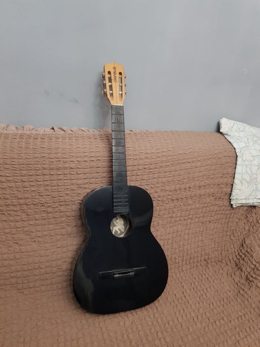 Продам акустическую гитару ORFEUS