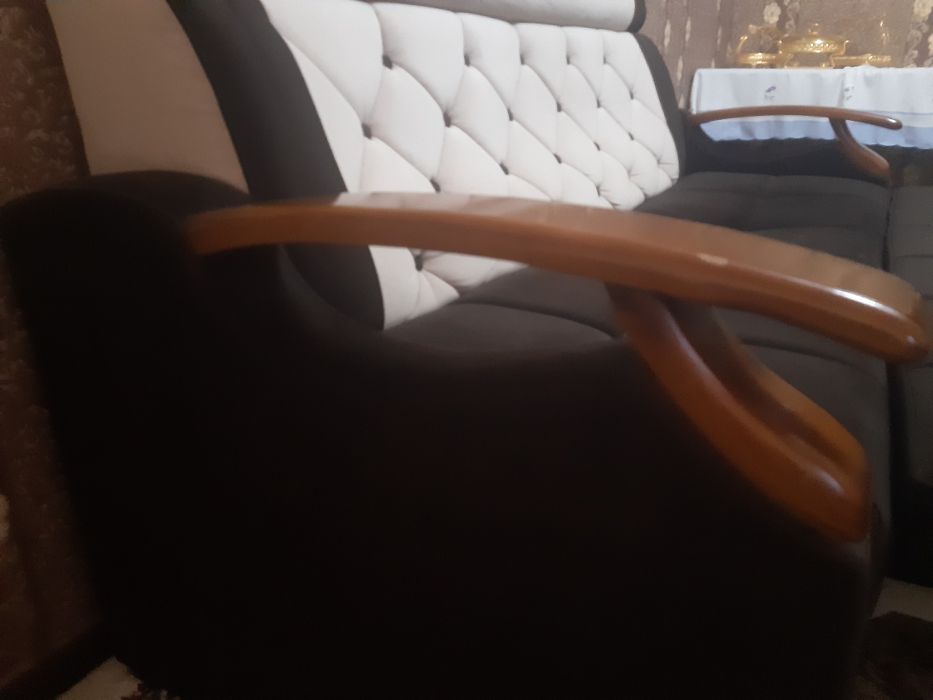 Диван иккита креслоси билан