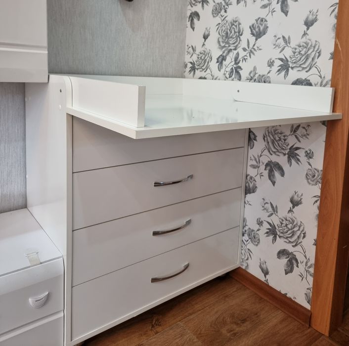 Комод с пеленальным столом.