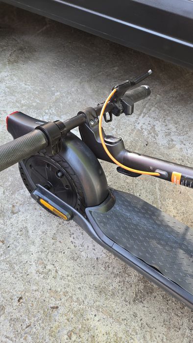 Продам срочно ! Электро самокат Ninebot f 2 .