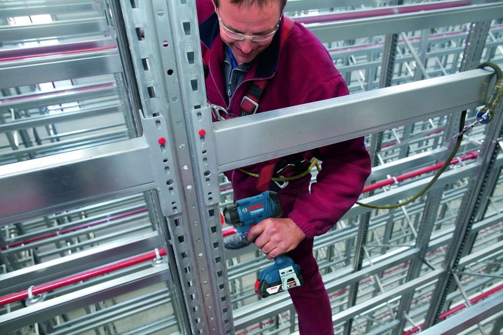 Аккумуляторный гайкавёрт BOSCH GDX 180-LI 2x 2.0