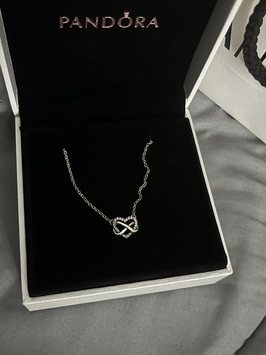 Pandora Колие Безкрайна любов