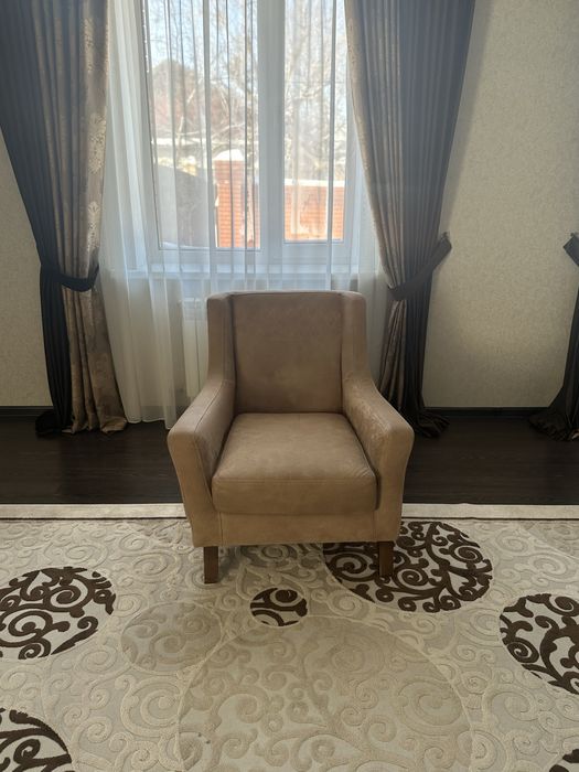 Продам два дивана и один кресло!