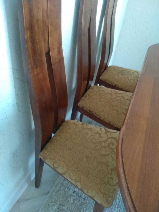 Стол со стульями