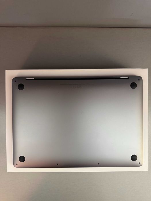 MacBook Pro M1 – 8GB RAM, 256GB SSD - Sanatatea bateriei: 94%