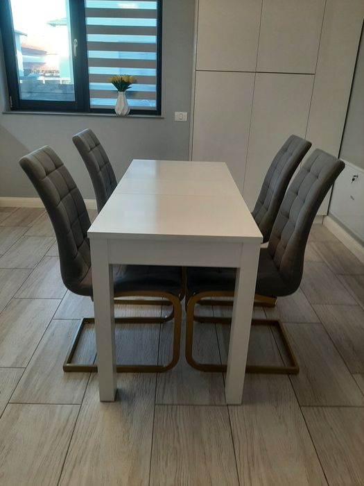Masa extensibila cu 4 scaune