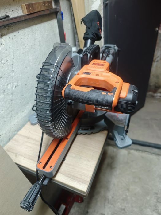 Циркуляр Black and Decker