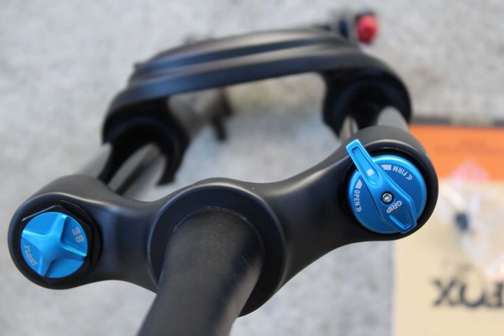 Furca suspensie Fox 38 Performance Grip - 180mm 29inch Tapered Boost