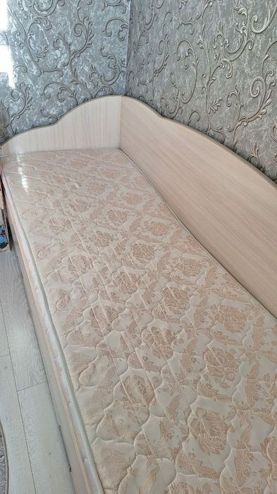 Кровать с матрацем 2 шт одинаковые