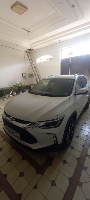 Tracker sotiladi 1000 probek salondan uyga